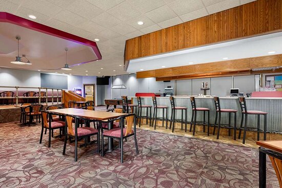 Ramada by Wyndham Alpena Hotel & Conference Center