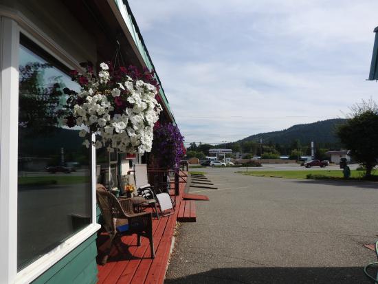 100 Mile Motel and RV Park