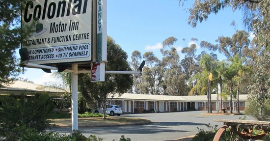 Colonial Motor Inn