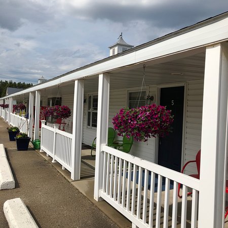 Hillcrest Inn and Motel
