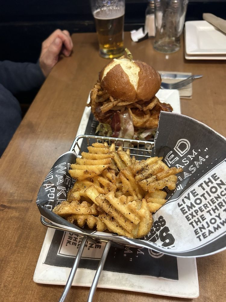 Shoeless Joe's Sports Grill - Brant St