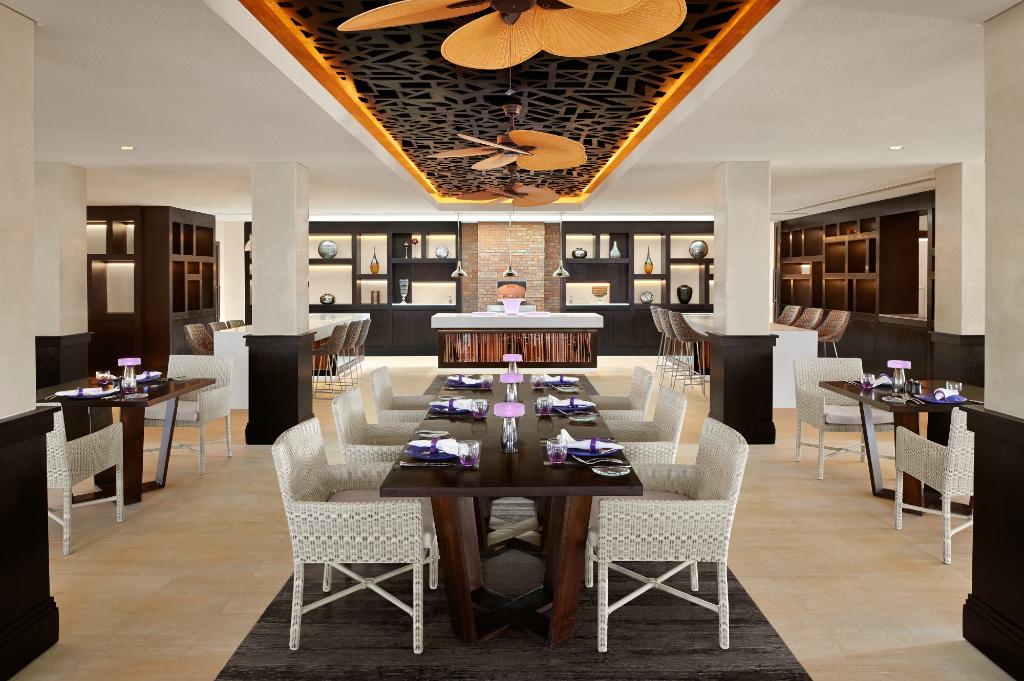 Q Lounge & Restaurant