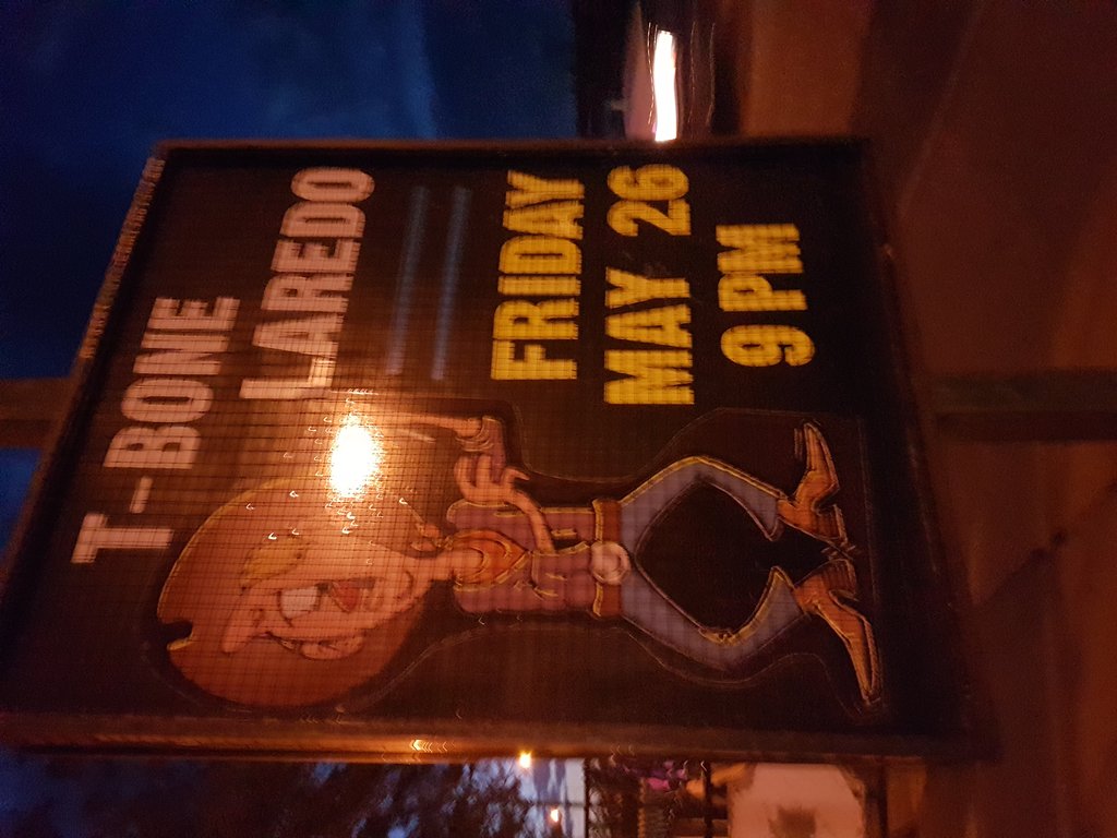 Leanne's Bar & Grill