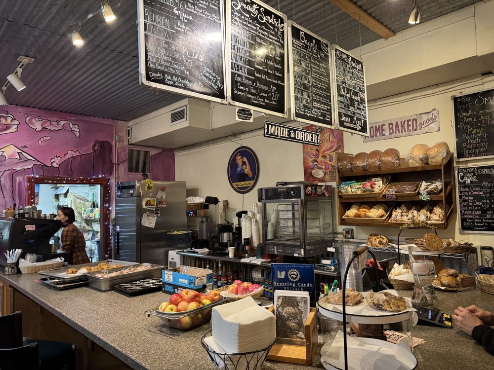 Red Rock Bakery & Net Cafe
