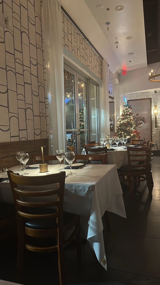 Oli's Fashion Cuisine & Bar